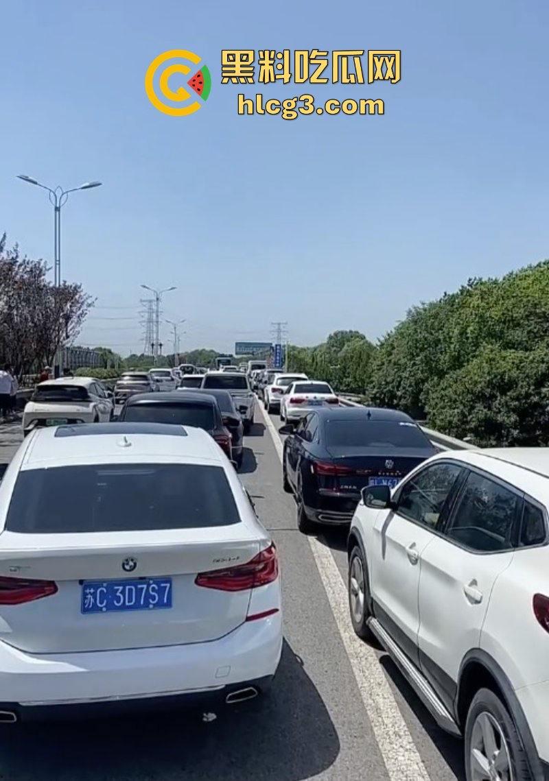 徐州潘安湖中昂博观小区曾承诺在去年底交房 因楼盘迟迟未交发生堵路暴乱！-8