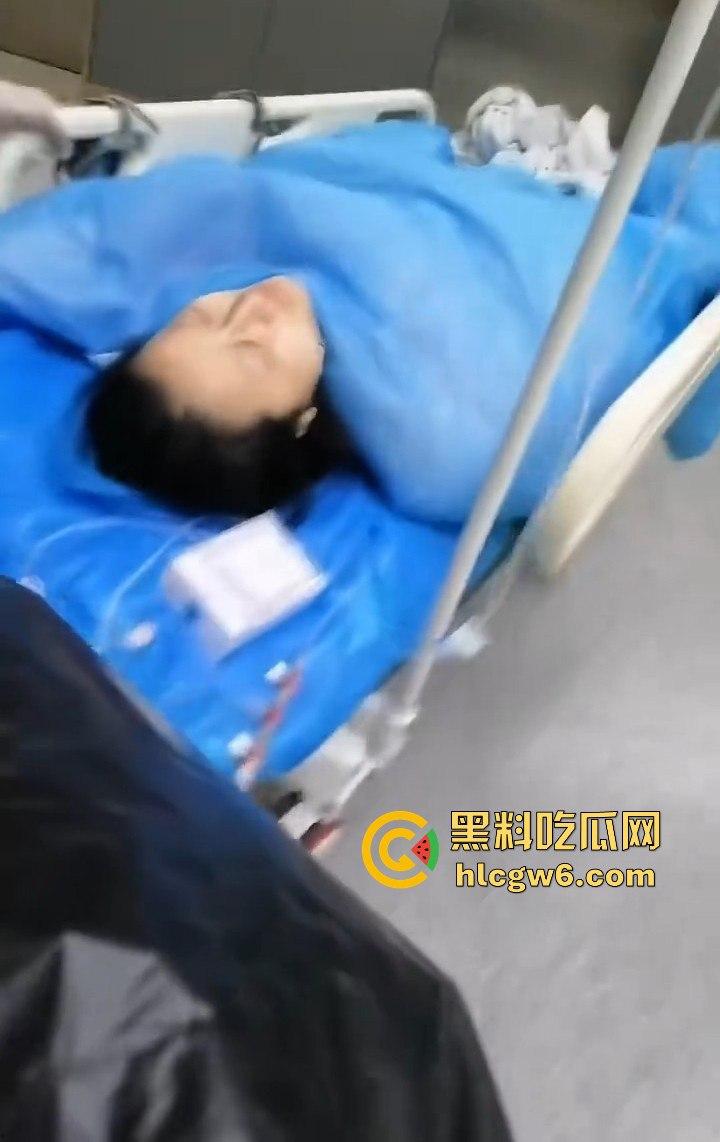 江西赣州母女在公园散步被四条野狗攻击撕咬，扯下来的肉被吃掉，暴露性伤口可以塞进一只手-9