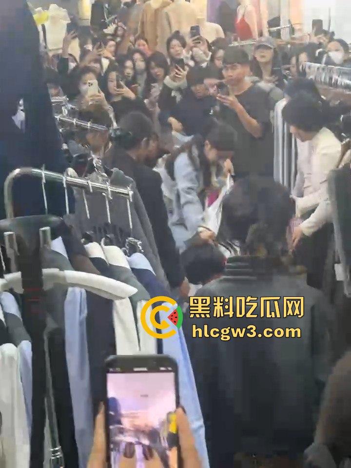 广州沙河服装城大乱斗！多名女子档口互撕，姐妹们龙虎斗，场面劲爆骂声不断！-12