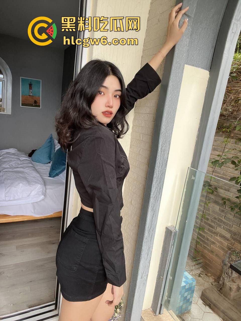 楼下漂亮人妻寂寞难耐，被口爆叫醒后主动求操，娇喘连连扭腰浪到发软，草的人妻说比她老公强多了！-1