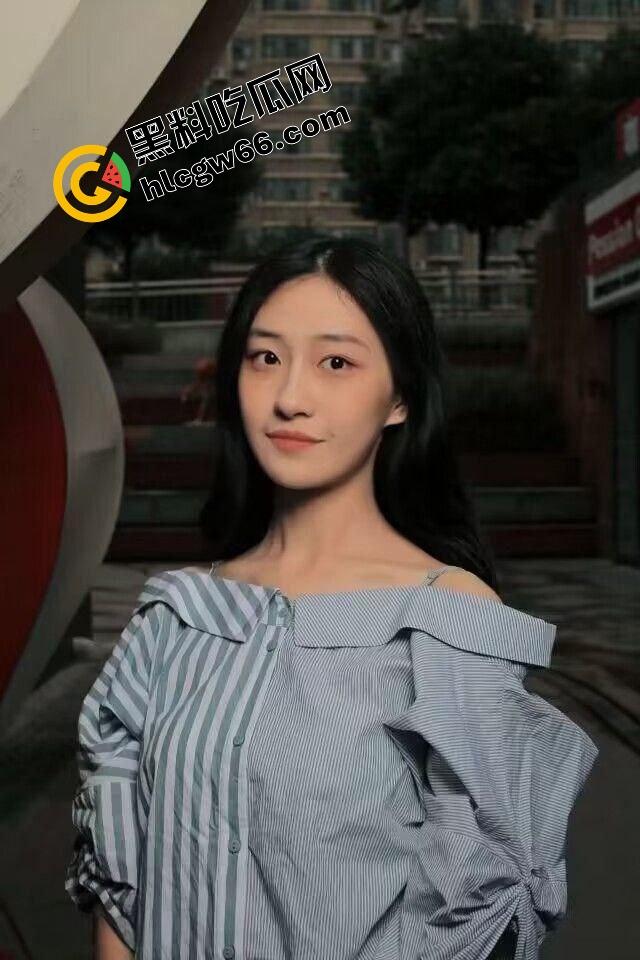 舔蛋舔菊舔鸡巴，大连单位骚货【萌萌】操到上瘾，宿舍拍露奶自拍，男友不行天天偷跑出去约炮被插烂！-1