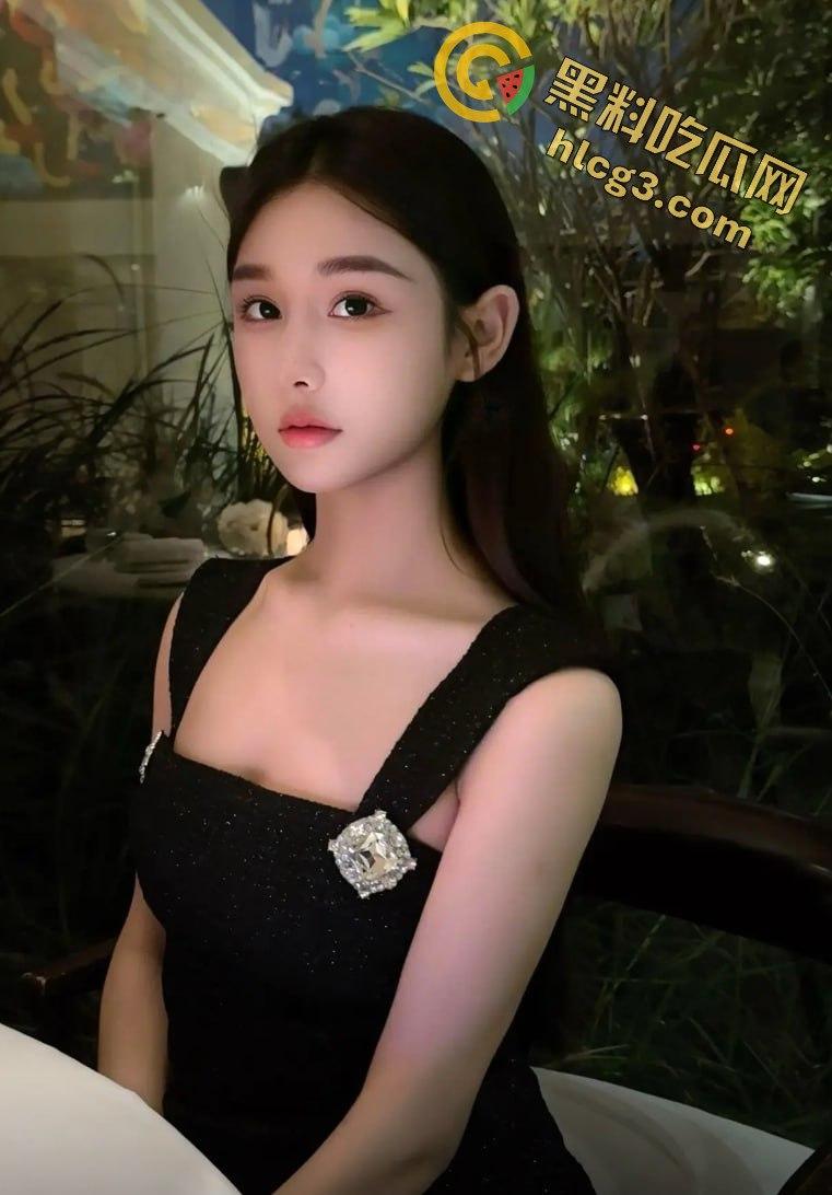 抖音巨乳安吉拉猪猪无内真空直播！西瓜般的大奶子故意漏点引爆全网-5