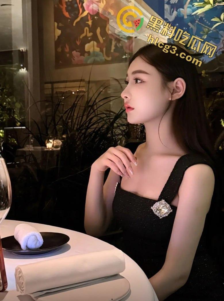 抖音巨乳安吉拉猪猪无内真空直播！西瓜般的大奶子故意漏点引爆全网-7