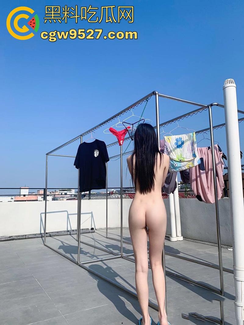 顶级长腿翘臀母狗【露娜000】，超爱露出的极品人妻少妇，美腿白嫩翘臀饱满，这身材真是无敌了啊！-16