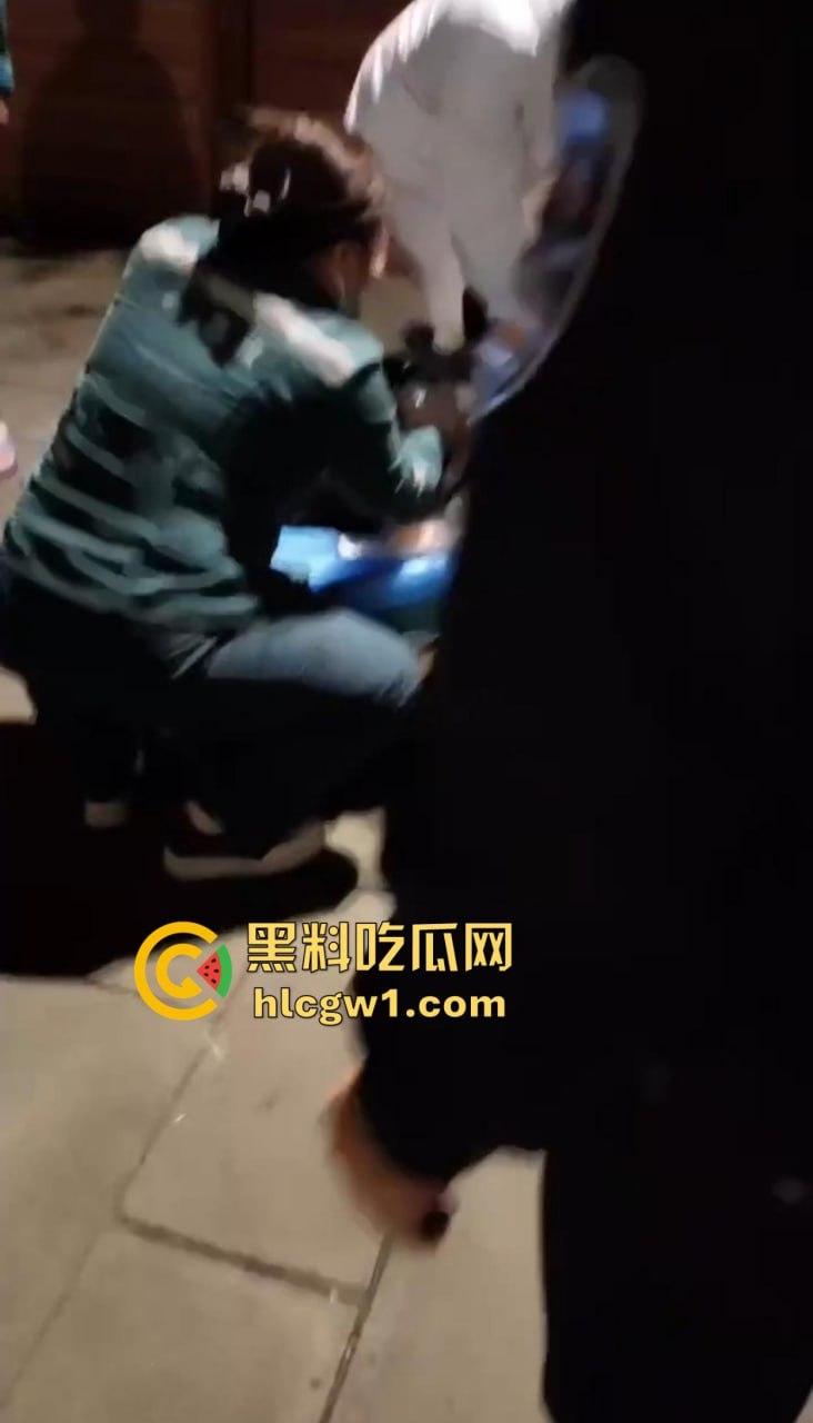 四川自贡富顺县斗殴闹出人命！精神小伙打架打崩，掏刀捅胸鲜血四溅，心肺复苏都白搭！-9