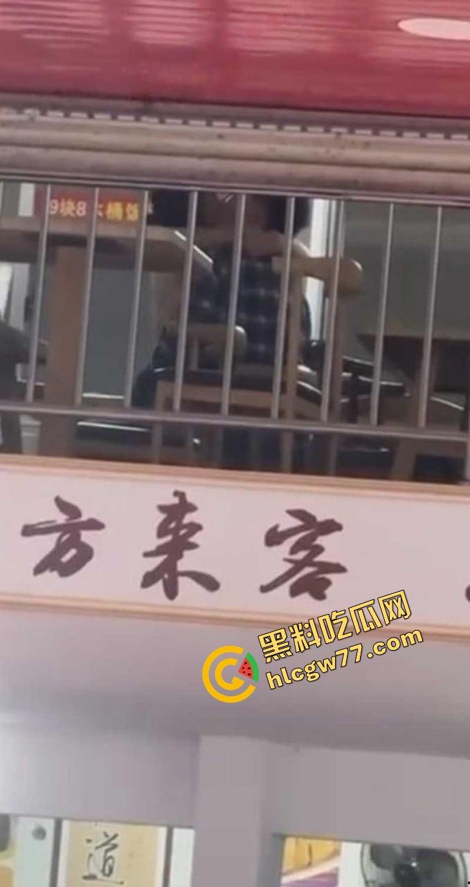 广西河池八方来客饭店，精神小伙精神小妹二楼狂演观音坐莲，裤子一脱开操，楼下食客全看傻了！-2