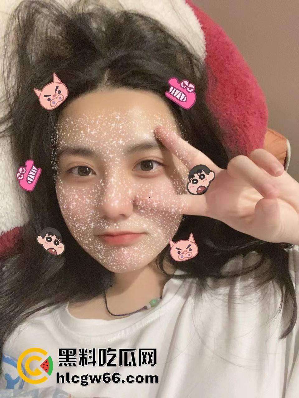 成都女大学生【林青赟】转校上海读书，每天和对象裸视频，让对象受不了打飞机射屏！-4