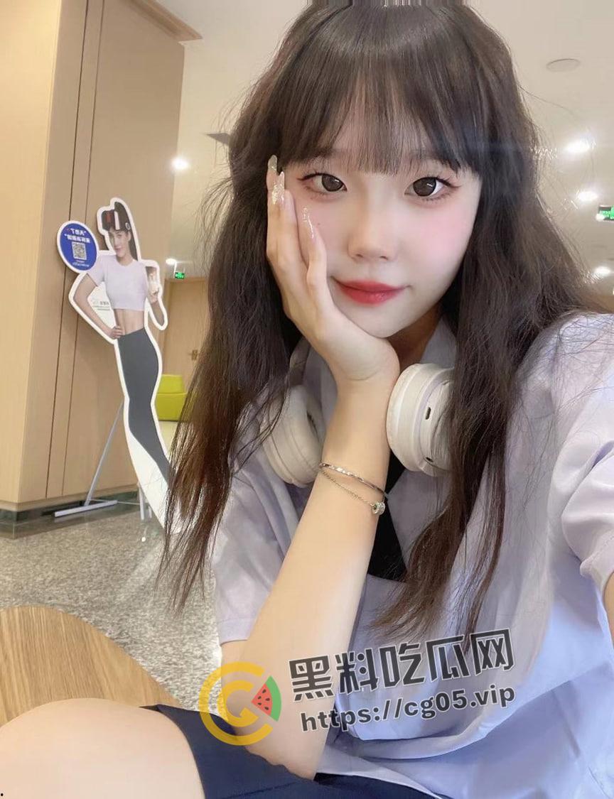 西安大学校花反差婊 颜值逆天却是臭母狗 在夜店厕所被人强奸后爱上被羞辱 出租屋约炮陌生网友 视频被流出-1