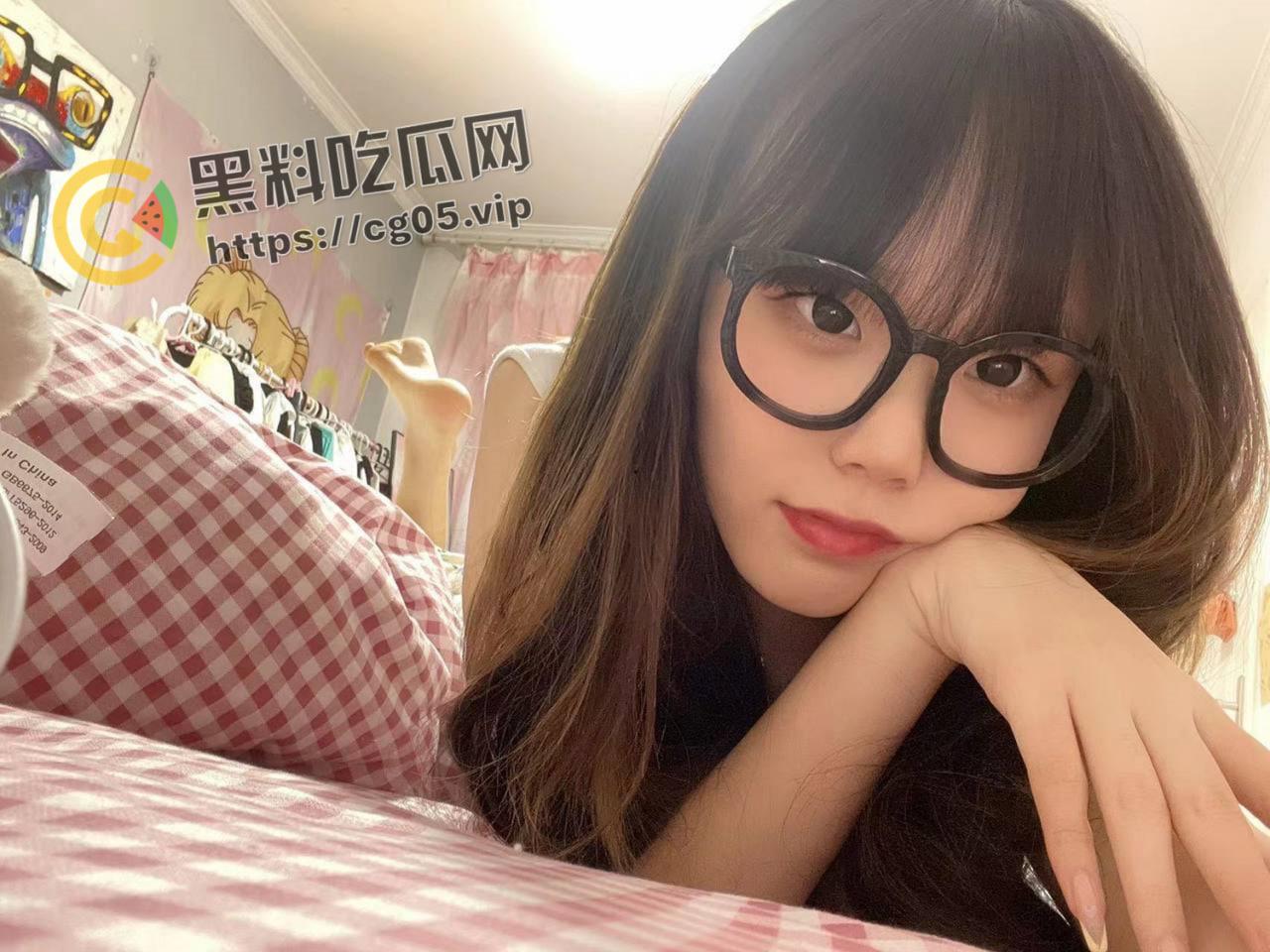 西安大学校花反差婊 颜值逆天却是臭母狗 在夜店厕所被人强奸后爱上被羞辱 出租屋约炮陌生网友 视频被流出-4