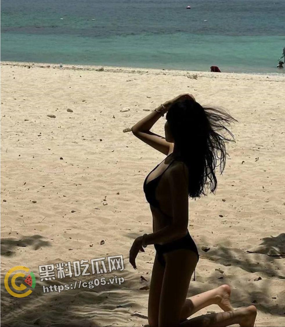 西安大学校花反差婊 颜值逆天却是臭母狗 在夜店厕所被人强奸后爱上被羞辱 出租屋约炮陌生网友 视频被流出-13