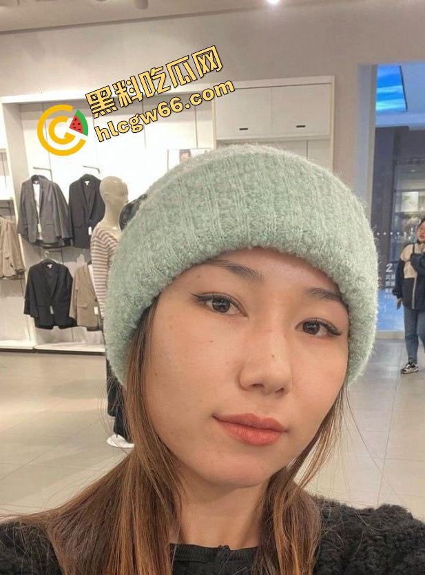 内蒙古科技大学大四学姐【拉布珠】校内公然售卖福利视频又被实锤,强行辟谣自抽嘴巴,脸打得啪啪响!-4