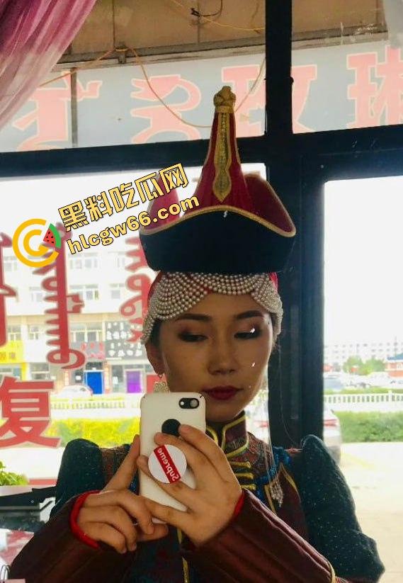 内蒙古科技大学大四学姐【拉布珠】校内公然售卖福利视频又被实锤,强行辟谣自抽嘴巴,脸打得啪啪响!-6