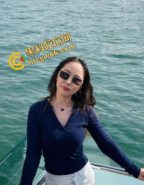 内蒙古科技大学大四学姐【拉布珠】校内公然售卖福利视频又被实锤,强行辟谣自抽嘴巴,脸打得啪啪响!-7