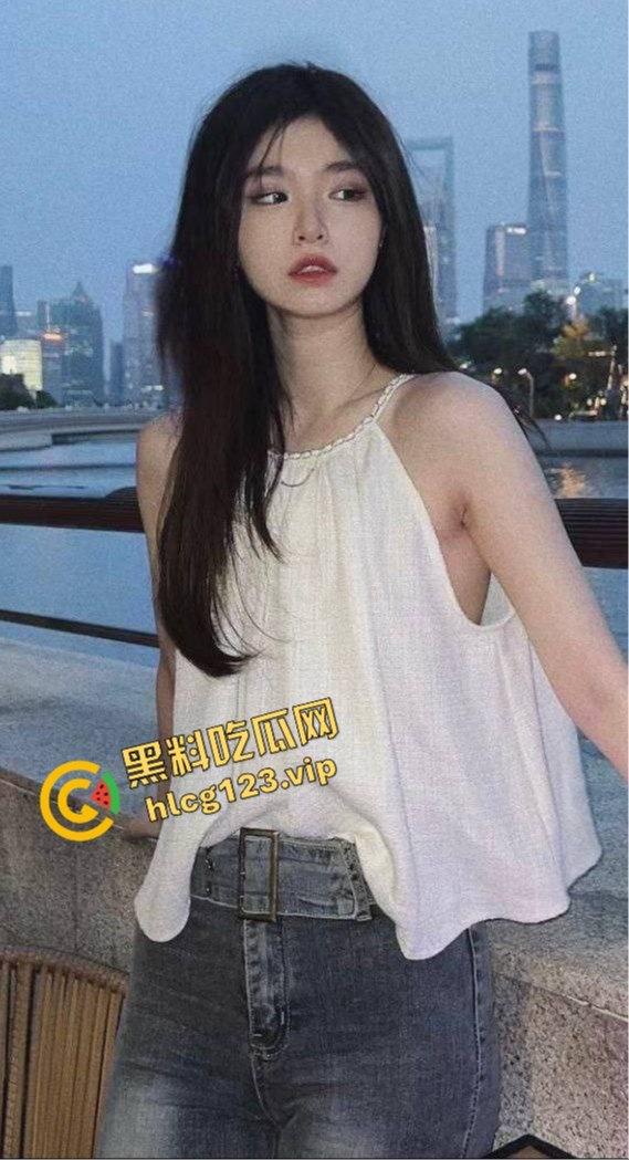 26岁研究生女神【刘美丽】的反差肥臀足控！露胸内衣加嫩乳头双手抓爆，肥臀后入任劳任怨！-6