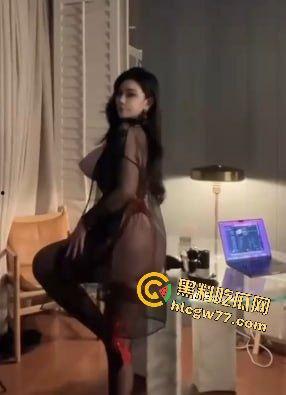 大诗瑶榜一大哥面前母狗体质炸场!黑丝骚态私密视频逆天,肥臀体质-2