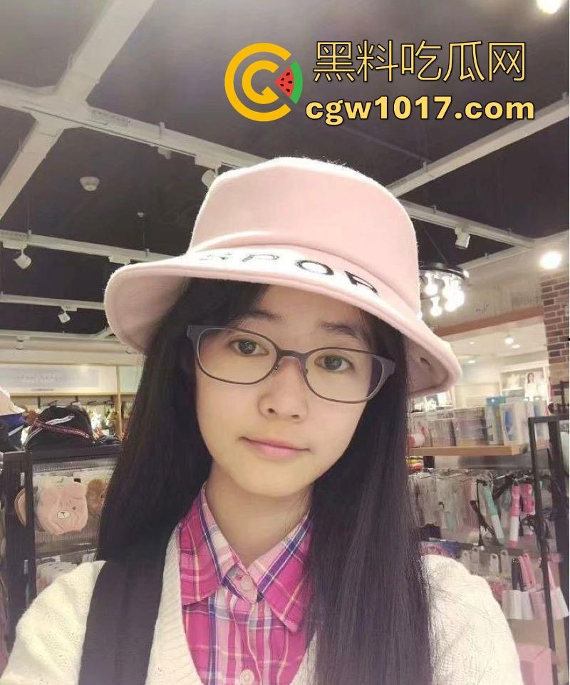 职校甜妹【吴千语】性爱视频流出，可爱白月光从清纯到反差，各种淫荡做爱过程，粉嫩的小穴已经雀黑无比！-1