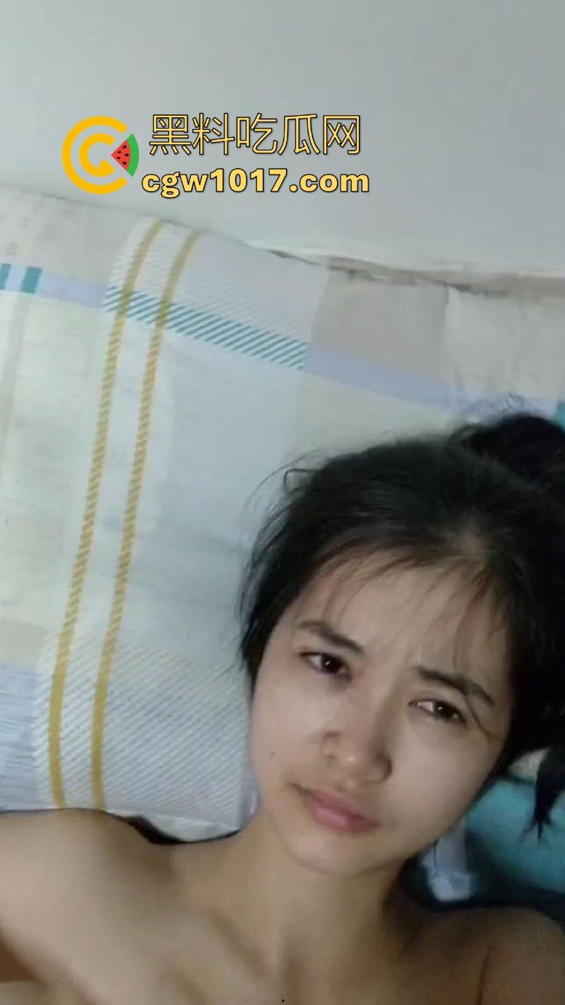 职校甜妹【吴千语】性爱视频流出，可爱白月光从清纯到反差，各种淫荡做爱过程，粉嫩的小穴已经雀黑无比！-3