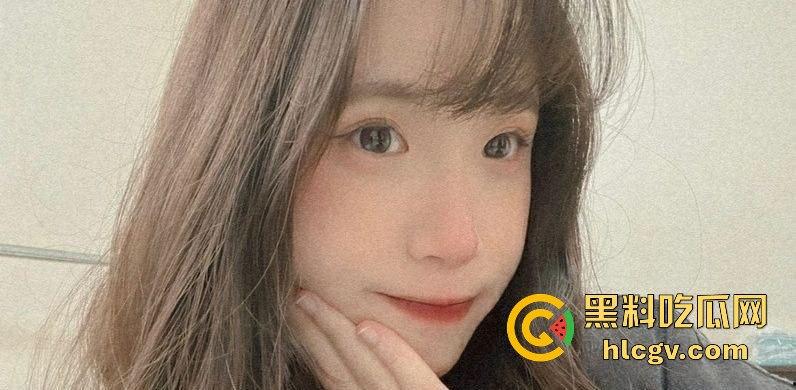 河北秦皇岛美女【江依珊】云盘泄密!自拍吃鸡视频流出,脸都吃变形了,鸡巴在嘴里捣个不停!-3