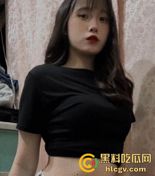 河北秦皇岛美女【江依珊】云盘泄密!自拍吃鸡视频流出,脸都吃变形了,鸡巴在嘴里捣个不停!-5