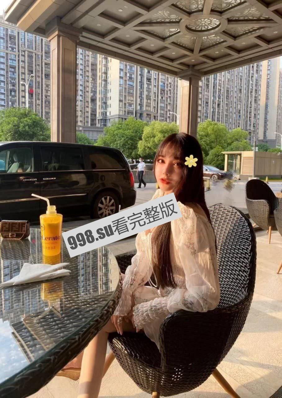 武汉大学新闻传播学李依玲 约炮视频被男方随意流传-2