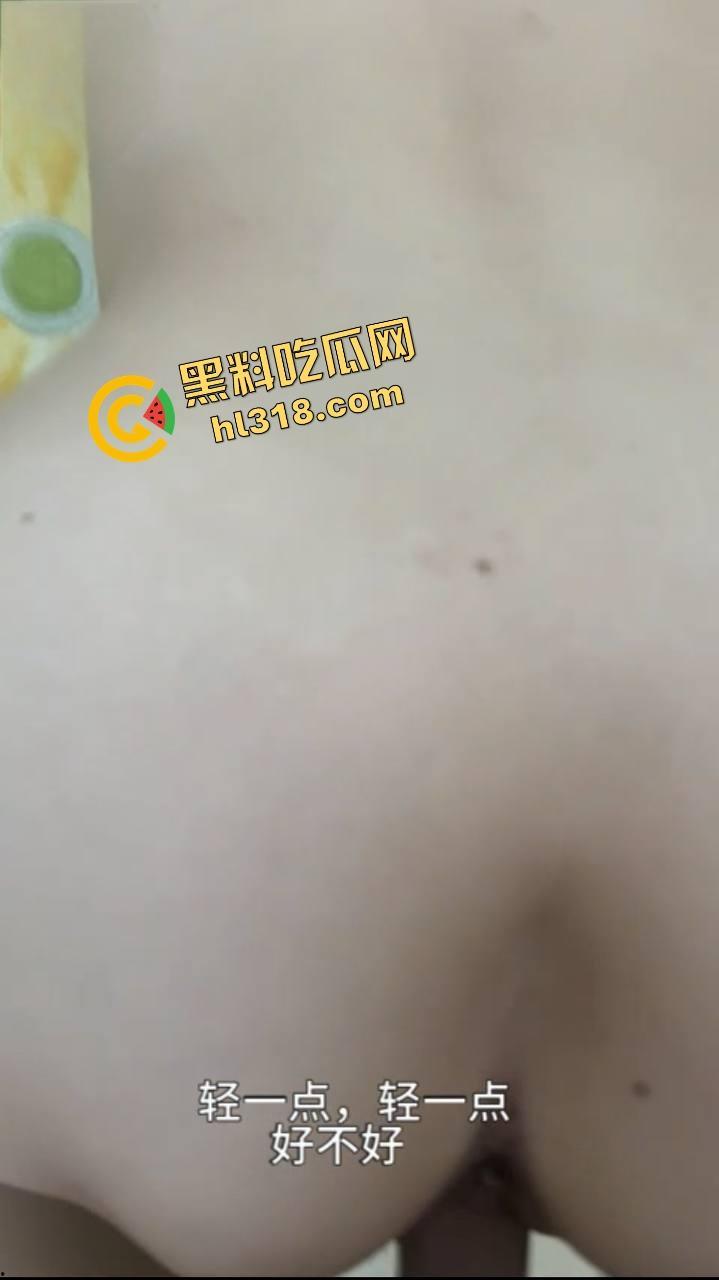 丝袜人妻带娃伪正经，私底下变极品骚母狗，户外露尿肥臀开裆丝袜，配合小伙鸡巴进进出出，骚话满嘴喷射！-14