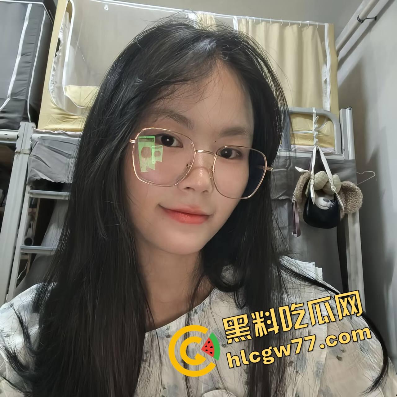 川影兼职小母狗【苏芷妍】为生活费当金主肉便器,每天跪舔口交无套爆操,粉嫩小穴专供内射!-2