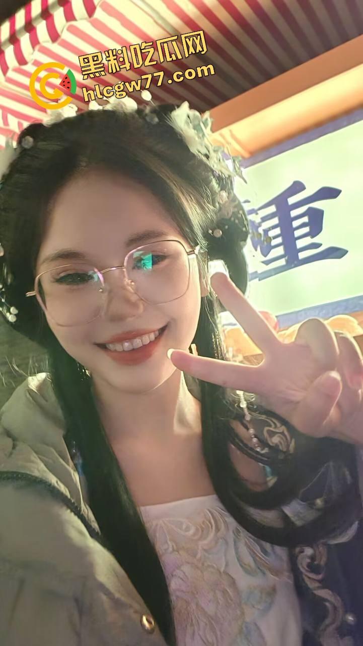 川影兼职小母狗【苏芷妍】为生活费当金主肉便器,每天跪舔口交无套爆操,粉嫩小穴专供内射!-4