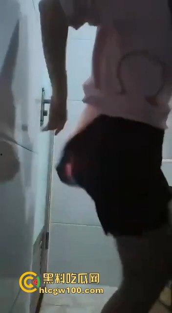 前有老八直播吃屎现有火烧逼毛 火烧屁屁,狠人搞笑直播瞬间 为了流量真的毫无底线!!-10