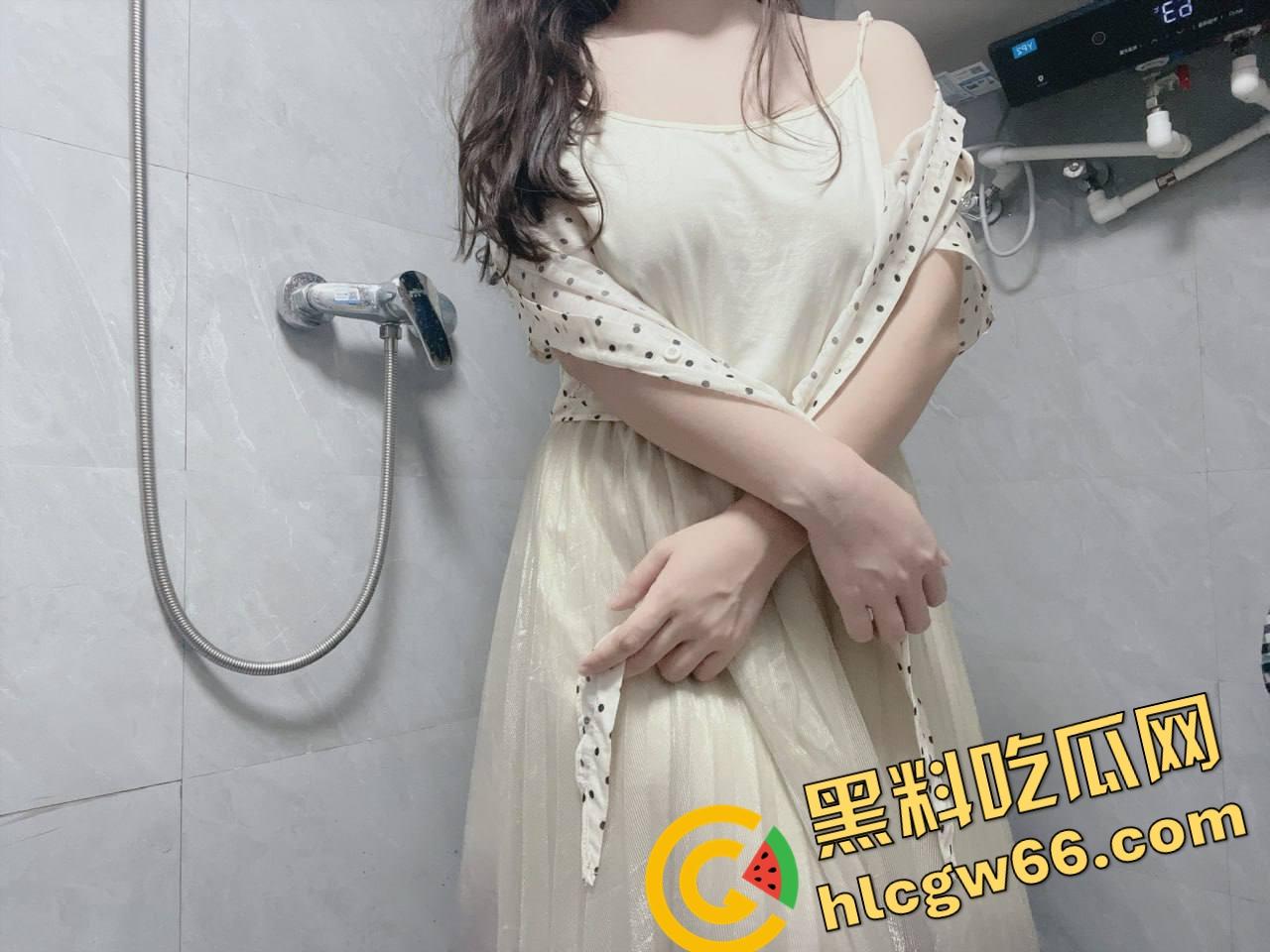 长沙肉感骚货【婉婉】身穿情趣衣撅逼给金主摆拍，假屌爆插嫩穴插到松弛，呻吟骚到让人原地射！-7