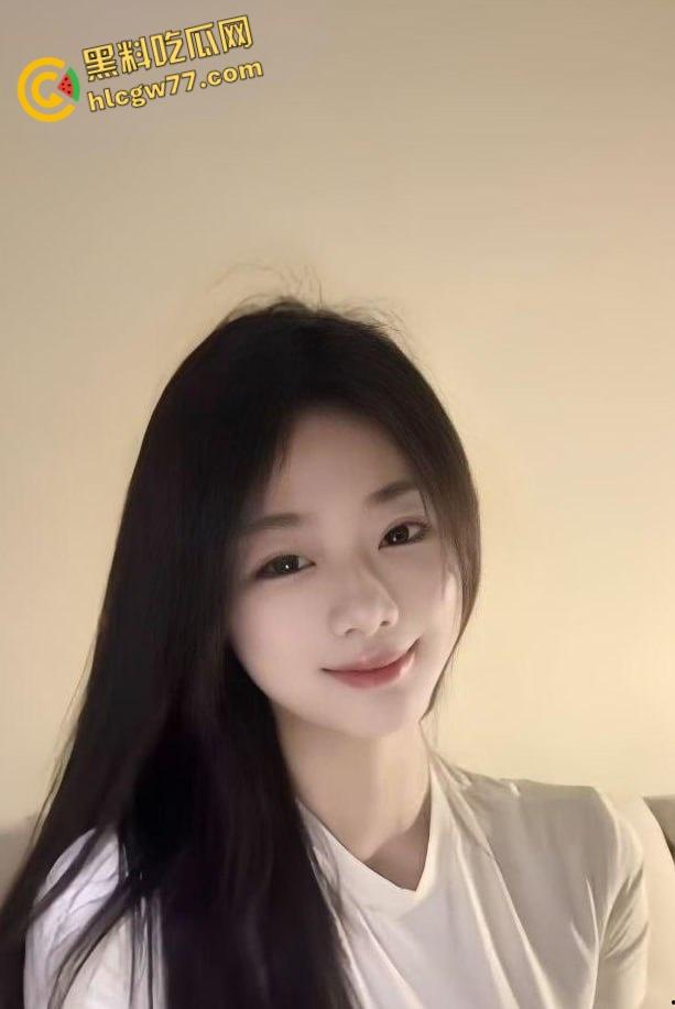 抖音【ibb】火辣写真炸屏！纹身尤物揉胸老头衫，翘臀浪叫骚翻全网！-3