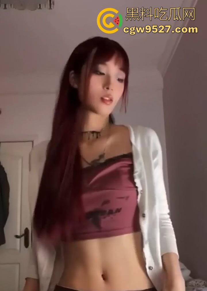 宁波工商职业学院反差小骚逼【廖葵颖】粉嫩小逼在镜头前被肆意玩弄，湿漉淫水滴落，母狗姿态尽显无疑！-1