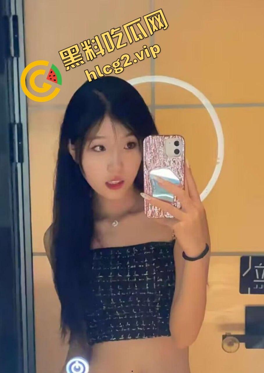 南京大学高颜值清纯大学生妹子『万慧书』被偷拍性爱视频泄露!娇喘声撩人主动骑乘扭动被男友无套猛插!-3