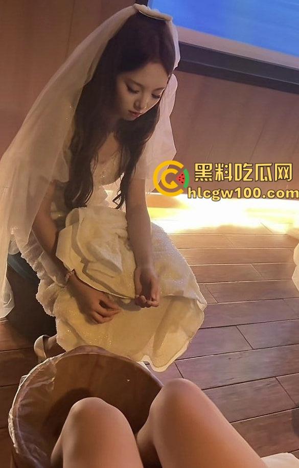 抖音鑫麟阁新娘技师『莉莉安』跪舔视频流出，白月光成屌下玩物，深情吃鸡巴被拍，全网独家曝光！-4