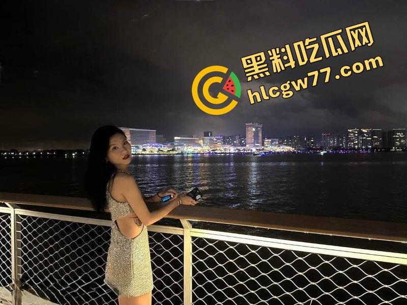 上海艺术校花【夏弥】堕落成母狗 被土豪车震吞精调教 对着路人无套后入 骚穴被干得淫水四溢！-1