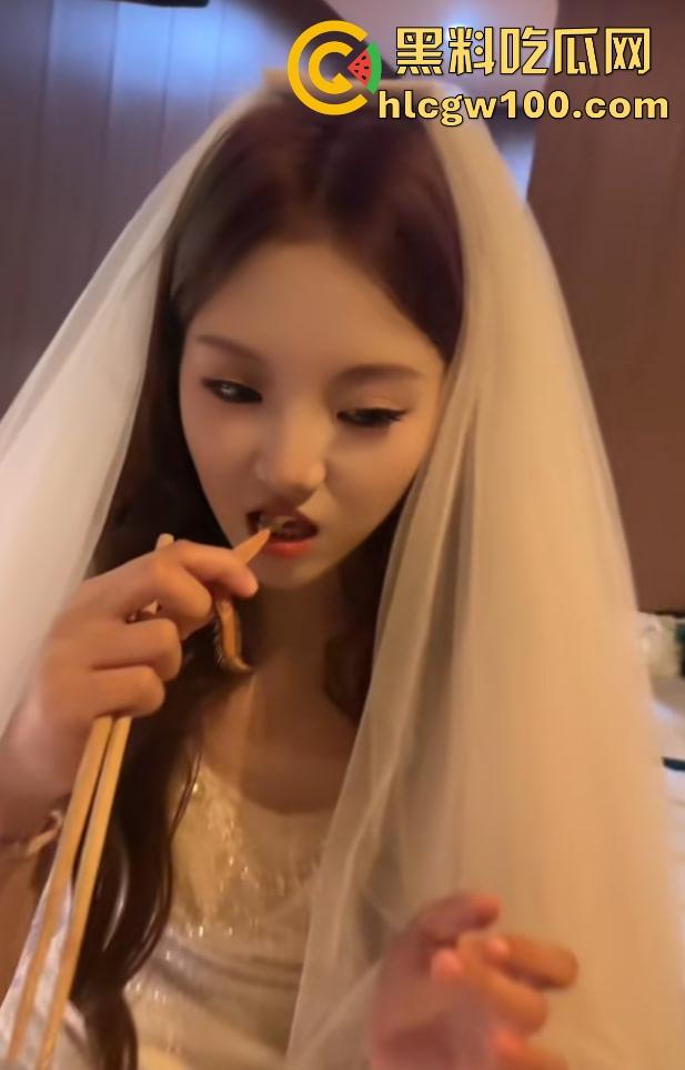 抖音鑫麟阁新娘技师『莉莉安』跪舔视频流出，白月光成屌下玩物，深情吃鸡巴被拍，全网独家曝光！-19