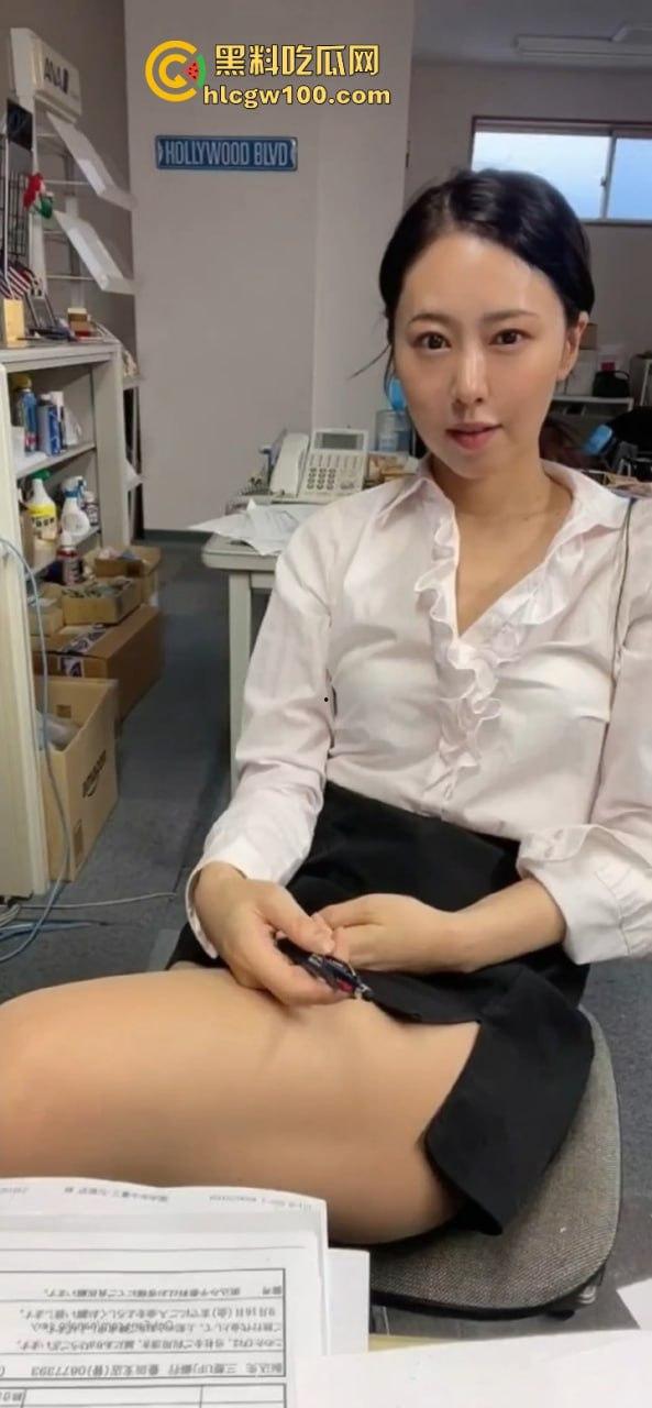 OnlyFans韵味美妇熟女【nanako_sexy】VIP订阅视频流出，情趣自慰掰穴淫荡的成熟韵味，极具吸引人。-5