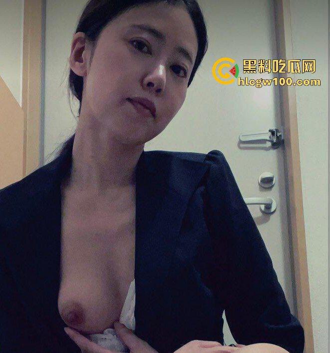 OnlyFans韵味美妇熟女【nanako_sexy】VIP订阅视频流出，情趣自慰掰穴淫荡的成熟韵味，极具吸引人。-7