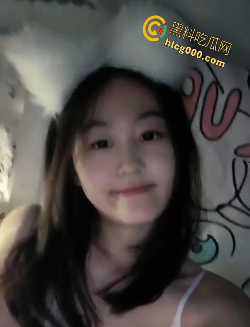 天津大学骚母狗【沈鑫怡】，背着男友在网上撩骚，清纯美女寝室蕾丝淫荡扣逼，男友发现后曝光裸聊视频！-3