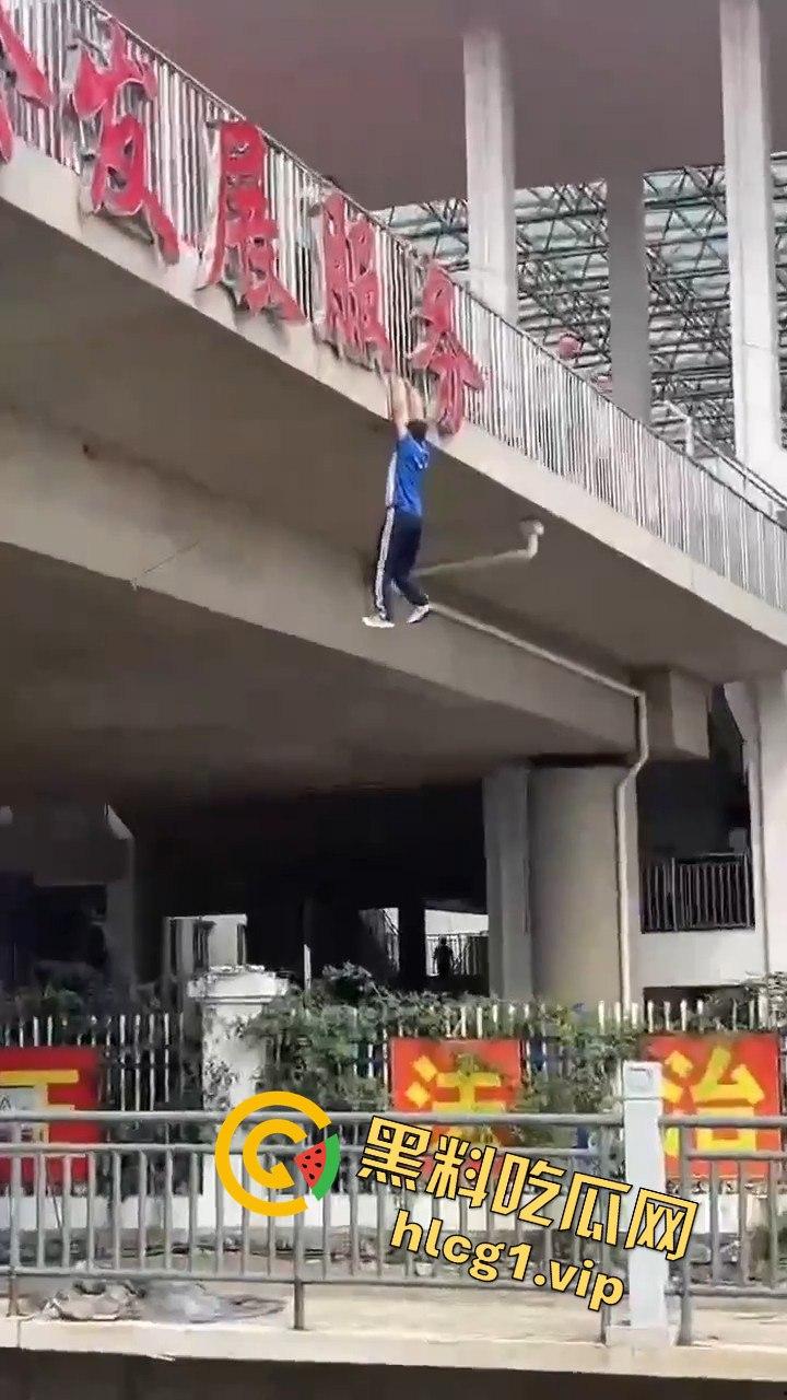 秦皇岛一中高一学生压力大，竟用摔断腿逃学！以身入局的聪明计谋？-6