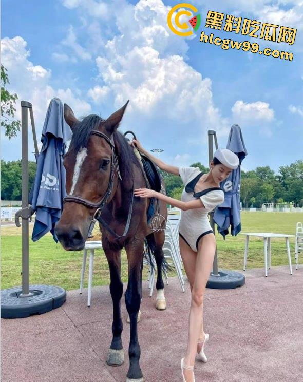 北体学院舞蹈老师【宋欣】学生心中的女神沦为主人的精盆母狗，一字马体位操逼不敢想有多爽-42