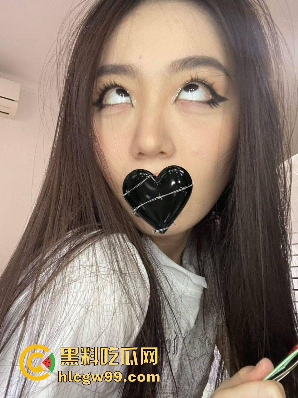 推特极品福利姬【小熊驾驶员】金主定制福利视频流出，扣穴揉奶骚得像个魅魔，眼神勾人到炸裂！-4