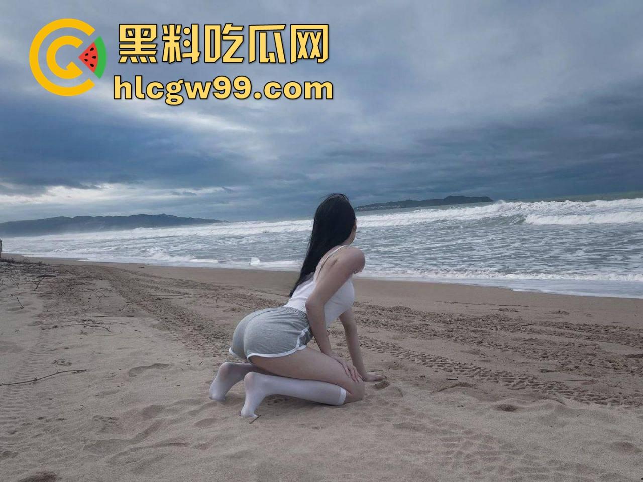 推特极品福利姬【小熊驾驶员】金主定制福利视频流出，扣穴揉奶骚得像个魅魔，眼神勾人到炸裂！-6