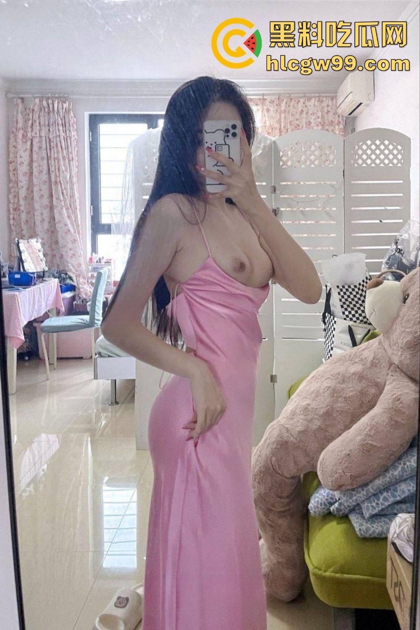 推特极品福利姬【小熊驾驶员】金主定制福利视频流出，扣穴揉奶骚得像个魅魔，眼神勾人到炸裂！-9