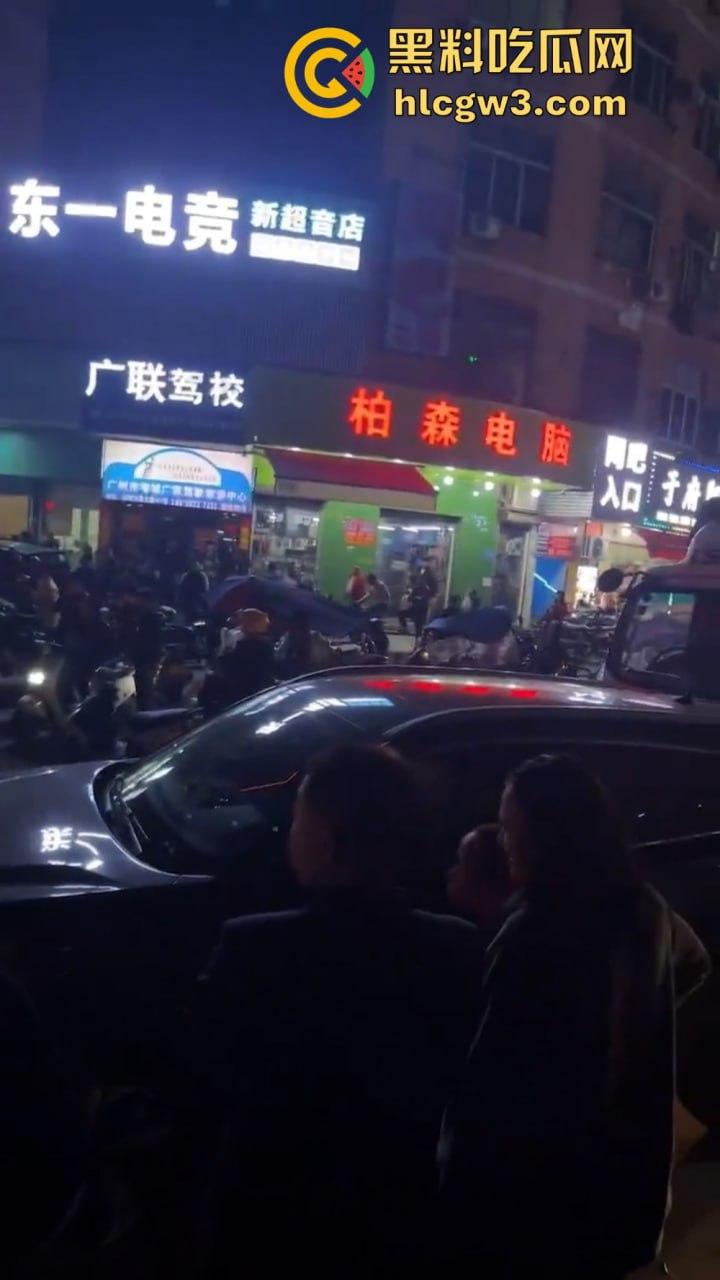 广东大批民众怒砸收费亭 官方被迫宣布取消收费-12