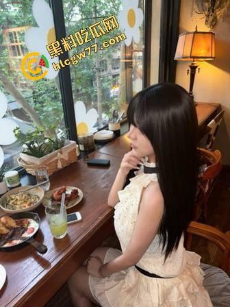 极品女大嫩萝莉【菜菜】双马尾勾魂摆贱态，Lolita娇裙掩不住浪荡嫩缝，细腰翘臀奶子乱蹦，-18