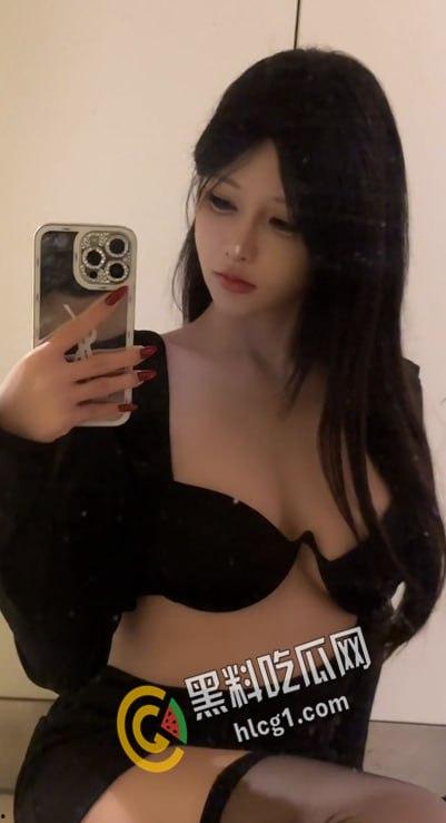 抖音极品巨乳福利姬 馨馨酱 最新土豪重金定制 黑丝御姐诱惑写真 美腿酥胸视觉盛宴享受 这身材太顶了-7