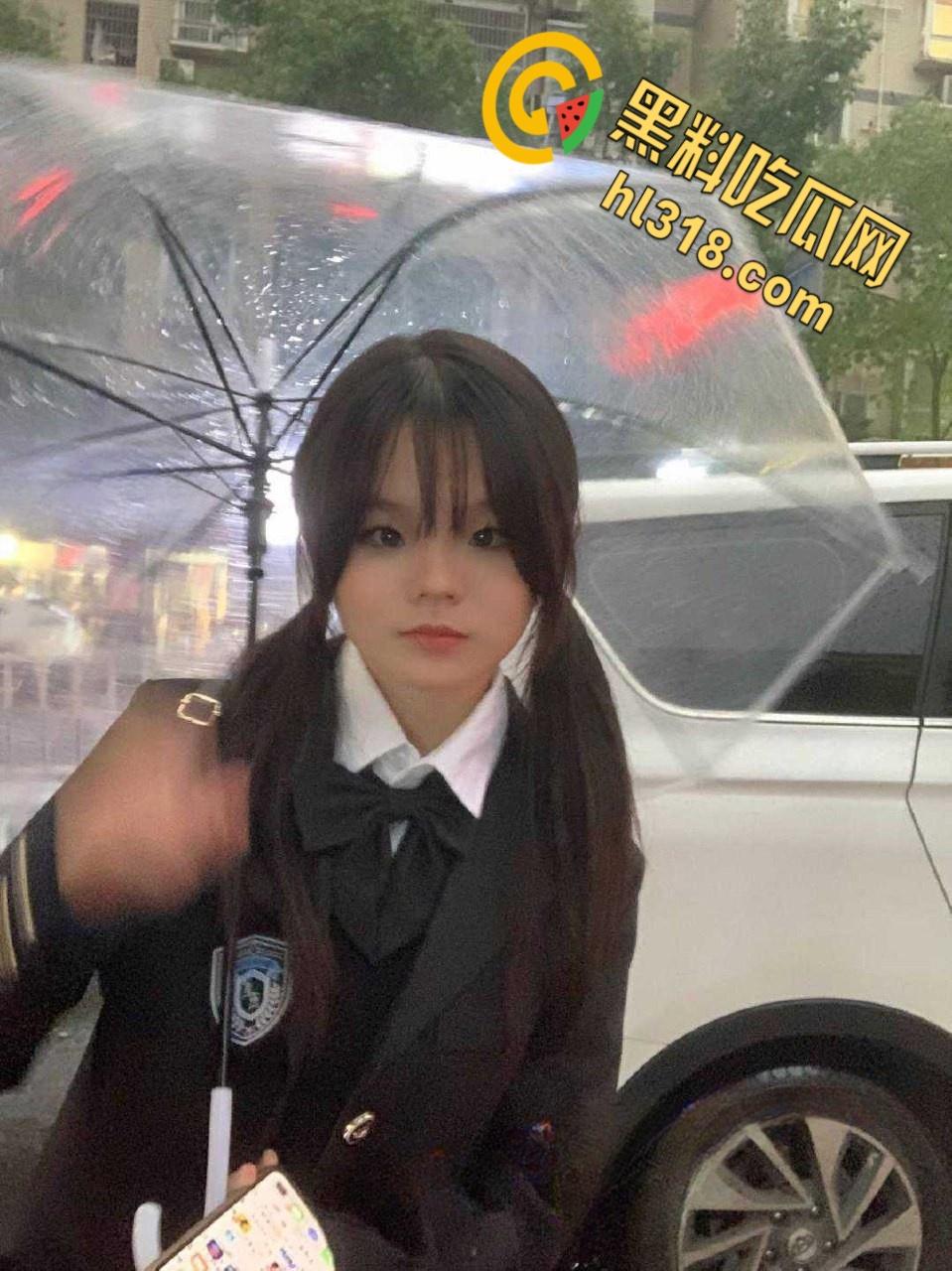 王者荣耀认识的重庆白嫩学生妹，可爱萝莉美乳粉嫩小穴，带她打游戏就网调发裸照，上荣耀直接线下面基 !-3