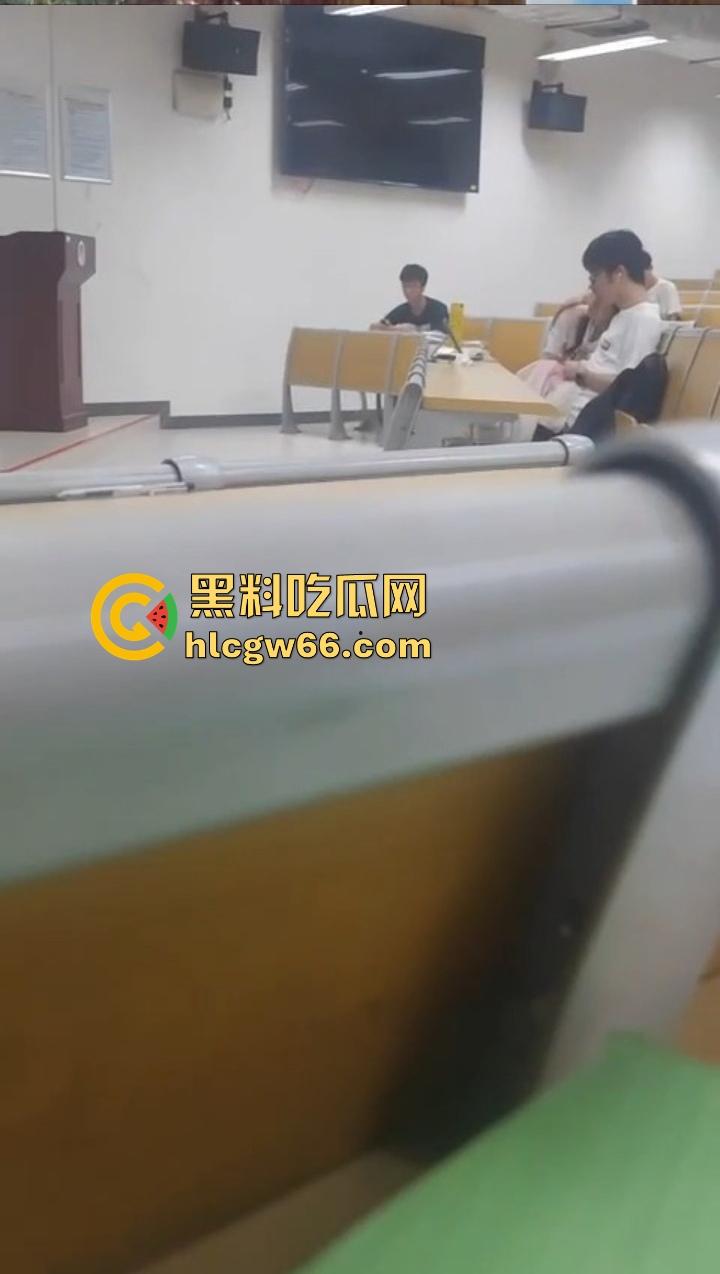 野外DO逼爽文，从凉亭到课桌，从后备箱到阳台，一路干遍城市角落，感觉一来立马顶进去！-6