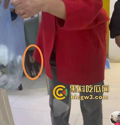 上万金戒指不翼而飞 原是保洁大妈顺手牵羊 对质录音曝光 这演技不得给大妈颁个奥斯卡嘛？-5