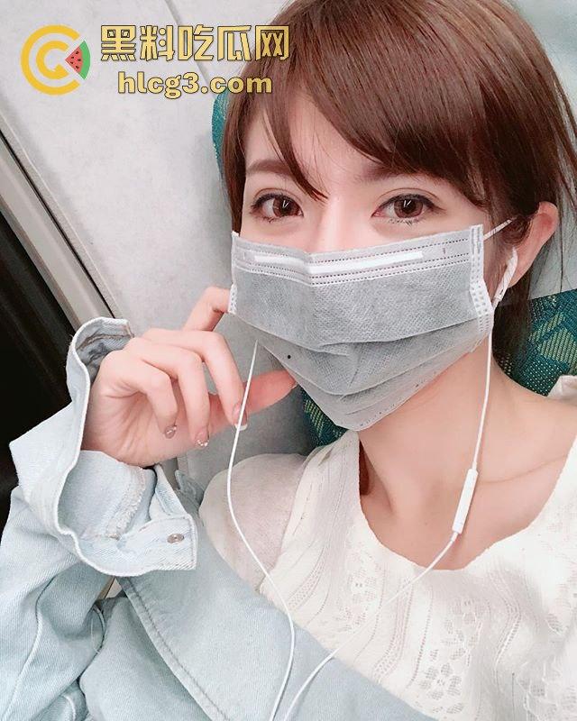 【震撼爆料】华航空姐『Qbee』私拍淫乱群P开房视频流出，火辣表现惊呆万千网友！-17